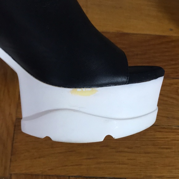 Black platform shoes with chuck heels - Picture 4 of 5